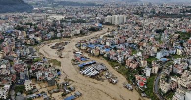 Sungai Bagmati terlihat banjir akibat hujan lebat di Kathmandu, Nepal, Sabtu, 28 September 2024.