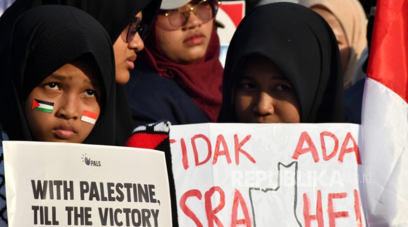 Peringati Setahun Genosida Israel di Palestina, Pemuda Gelar Aksi di Tugu Kujang