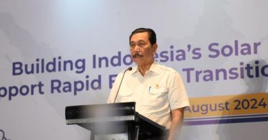 Menko Bidang Kemaritiman dan Investasi Luhut Binsar Pandjaitan berbicara pada kegiatan Indonesia Solar Summit (ISS) 2024 di Jakarta, Rabu (21/8/2024).
