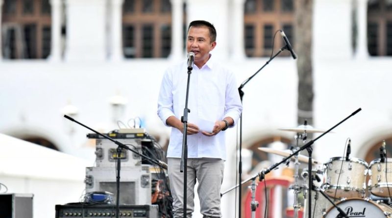 Pj Gubernur Jabar Bey Machmudin menghadiri acara Roeang Kita UMKM Festival sekaligus memperingati Hari Oeang Republik Indonesia (HORI) Ke -78 di Gedung Sate, Kota Bandung, Sabtu (26/10/2024). Acara tersebut diselenggarakan oleh Kementerian Keuangan Jawa Barat.