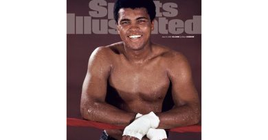 Foto yang diberikan Sports Illustrated pada Sabtu (4/6), menunjukkan kover terbaru mengenang petinju sepanjang masa Muhammad Ali. Foto tersebut diambil pada 9 Oktober 1970 saat Ali berlatih di Miami Beach.