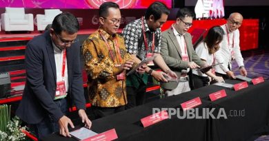 Privy, penyedia layanan digital trust, menunjukkan komitmennya untuk memperkuat keamanan, transparansi, dan keberlanjutan pada industri fintech peer to peer lending di Indonesia. Komitmen itu tertuang dalam sebuah pakta integritas yang disepakati bersama dengan Asosiasi Fintech Indonesia (AFTECH) dan Asosiasi Fintech Pendanaan Bersama Indonesia (AFPI)