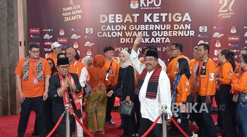 Suasana kedatangan pasangan Pramono Anung-Rano Karno di lokasi debat cagub-cawagub ketiga Jakarta di Hotel Sultan, Jakarta Pusat, Ahad (17/10/2024).