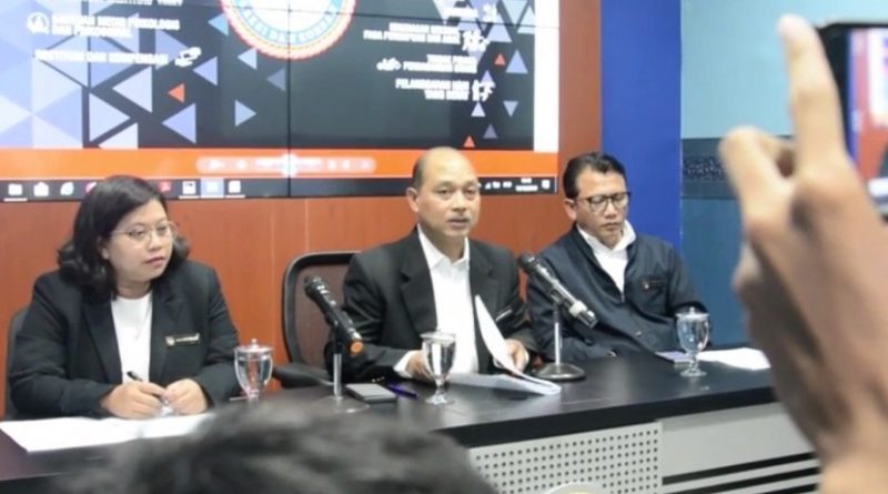 Wakil Ketua LPSK, Antonius Prijadi Soesilo Wibowo (Tengah)