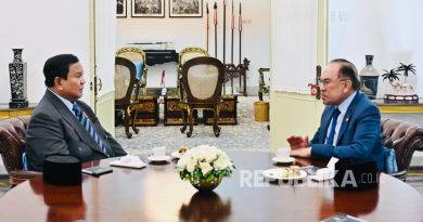 Presiden Prabowo Subianto dan Perdana Menteri (PM) Malaysia Anwar Ibrahim berbincang empat mata di Istana Merdeka, Jakarta Pusat, Jumat (27/6/2025).