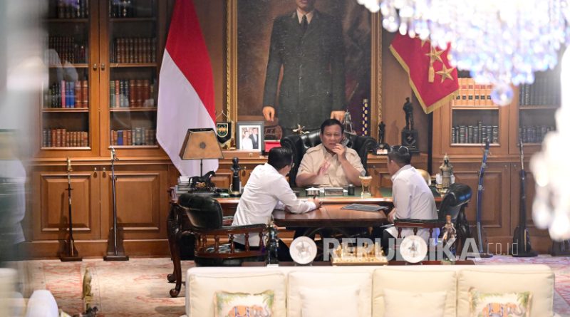 Presiden RI Prabowo Subianto menerima telepon dari Presiden Republik Korea Selatan (Korsel) Lee Jae-myung di kediaman pribadi Hambalang, Kabupaten Bogor pada Senin (23/6/2025).