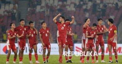 Pesepak bola Timnas U-23 Indonesia melakukan selebrasi seusai mengalahkan Timnas U-23 Thailand dalam pertandingan semifinal Piala AFF U-23 2025 di Stadion Utama Gelora Bung Karno (SUGBK), Senayan, Jakarta, Jumat (25/7/2025). Indonesia melaju ke final Piala AFF U-23 setelah menang atas Thailand dalam babak adu penalti dengan skor 7-6 (1-1). Di final Indonesia akan melawan Vietnam.