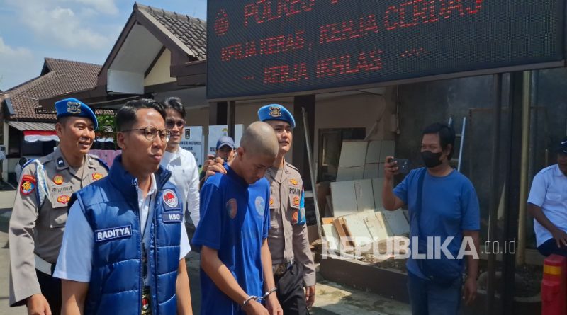 GAS (21), Seorang Anggota Geng Motor Ditangkap Satuan Reserse Narkoba Polres Cimahi Usai Mengedarkan Narkoba Jenis Tembakau Sintetis.