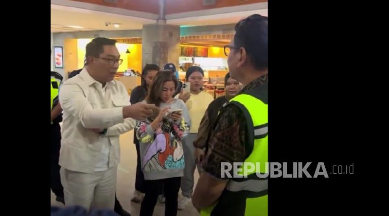 Ridwan Kamil kesal gara-gara pesawat jurusan Denpasar-Jakarta delay.