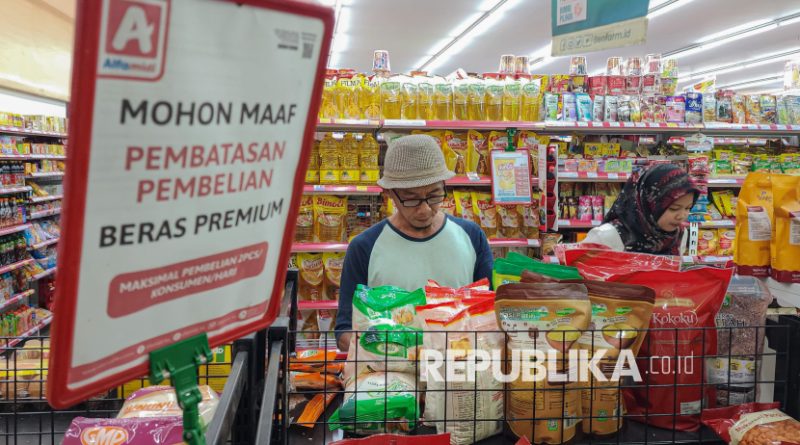 Sejumlah Ritel Modern di Jaksel Batasi Pembelian Beras Premium