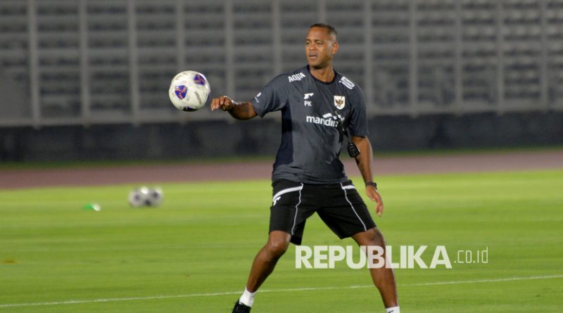 Pelatih Timnas Indonesia Patrick Kluivert pernah membela Barcelona selama enam musim.