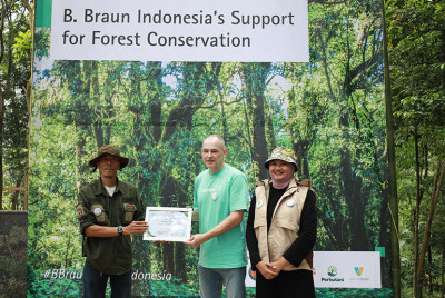Lestarikan Ekosistem Sanggabuana, B Braun Tanam 500 Pohon