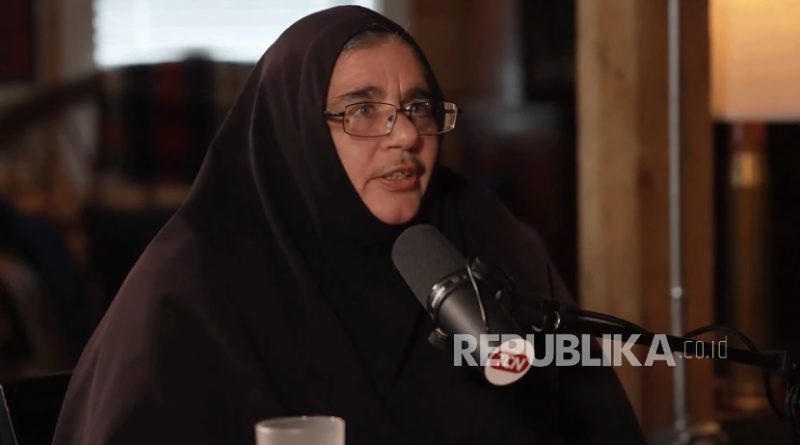 Biarawati  Bunda Agapia Stephanopoulos sebut Hamas adalah pejuang.