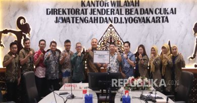 Kantor Wilayah (Kanwil) Bea Cukai Jawa Tengah dan Daerah Istimewa Yogyakarta (Jateng DIY) memberikan fasilitas kawasan berikat kepada dua perusahaan manufaktur, yakni PT Aroma Footwear Indonesia dan PT Donglong Textile Semarang.