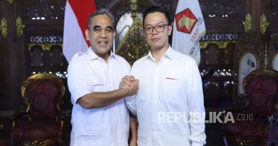 Ketua Umum DPP Partai Gerindra Prabowo Subianto menunjuk Sugiono sebagai Sekretaris Jenderal (Sekjen) Partai Gerindra periode 2025-2030 menggantikan posisi Ahmad Muzani.