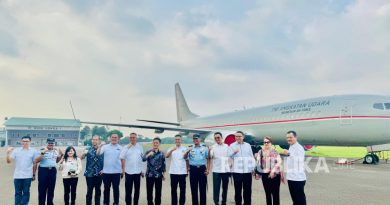 Ketum Kadin Anindya Novyan Bakrie saat meninjau persiapan acara peresmian retret Kadin di Pangkalan Udara (Lanud) TNI Angkatan Udara (AU) Halim Perdanakusuma, Kamis (7/8/2025).