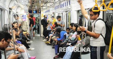 PT MRT Jakarta (Perseroda) menyatakan layanan MRT tetap beroperasi pascakebakaran di pusat jajanan (food court) di Jalan RS Fatmawati. (ilustrasi)