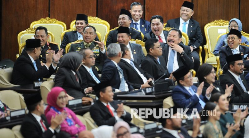 Suasana Sidang Paripurna Pembukaan Masa Persidangan I DPR Tahun Sidang 2025-2026 di Gedung Nusantara, Kompleks Parlemen, Jakarta, Jumat (15/8/2025). DPR telah memutuskan memangkas jumlah tunjangan anggota DPR menjadi Rp65 juta per bulan.