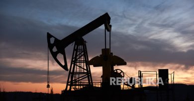 Ilustrasi kilang minyak. Harga minyak mentah naik karena sanksi AS Terhadap Rusia.