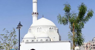 Nabi Muhammad sholat jumat pertama kali di Masjid Al Jumah.