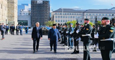 Presiden RI Jenderal (Purn) Prabowo Subianto disambut Perdana Menteri (PM) Kanada Mark Carney di West Block, Parliament Hill, Ottawa, Rabu (24/9/2025).