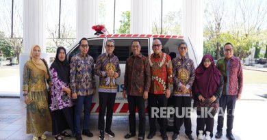 PT TASPEN menyerahkan satu unit ambulans kepada Pemkab Jeneponto. Bantuan ini untuk melengkapi fasilitas kesehatan dalam penanganan gawat darurat serta transportasi pasien secara cepat.