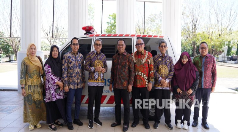 PT TASPEN menyerahkan satu unit ambulans kepada Pemkab Jeneponto. Bantuan ini untuk melengkapi fasilitas kesehatan dalam penanganan gawat darurat serta transportasi pasien secara cepat.