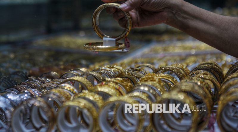 BPS mencatat komoditas emas perhiasan mengalami inflasi selama 25 bulan berturut-turut sejak September 2023. (ilustrasi)