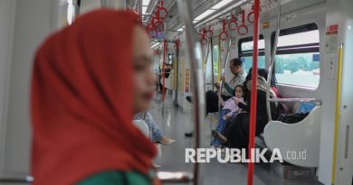 Penumpang LRT (ilustrasi).