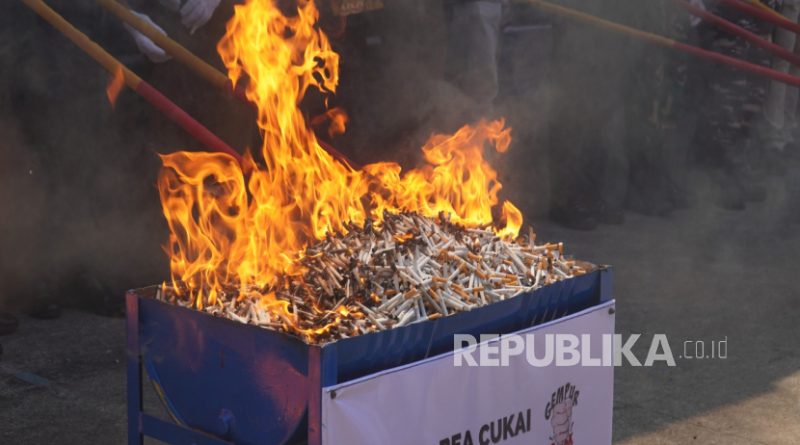 Bea Cukai Bitung memusnahkan barang kena cukai (BKC) ilegal berupa hasil tembakau sebanyak 42.720 batang dan minuman mengandung etil alkohol (MMEA) sebanyak 1.937,54 liter.