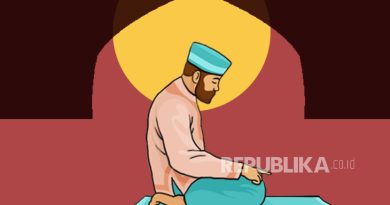 ilustrasi Pria sedang melakukan tasyahud akhir dalam sholat