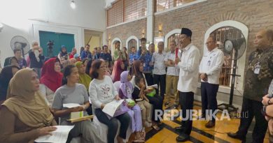 Menteri Sosial (Mensos) Saifullah Yusuf atau Gus Ipul memberikan pengantar tentang penyaluran bantuan langsung tunai.