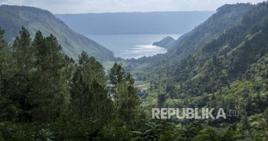 Pemandangan Danau Toba dari kawasan The Kaldera Toba Nomadic Escape, Pardamean Sibisa, Ajibata, Kabupaten Toba Samosir, Sumatera Utara.