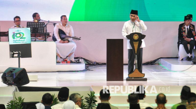 Ketua umum PBNU Yahya Cholil Staquf menyampaikan sambutan  pada acara Harlah ke-102 Nahdlatul Ulama di Istora Senayan, Jakata, Rabu (5/2/2025). Pada Puncak Peringatan Hari Lahir NU yang ke-102 ini mengangkat tema Bekerja Bersama Umat untuk Indonesia Maslahat. Kegiatan tersebut juga dihadiri oleh Presiden Prabowo Subianto, Wakil Presiden Gibran Rakabuming Raka, para menteri dari Kabinet Merah Putih, Kapolri Jenderal Pol Listyo Sigit Prabowo dan Panglima TNI Agus Subiyanto.