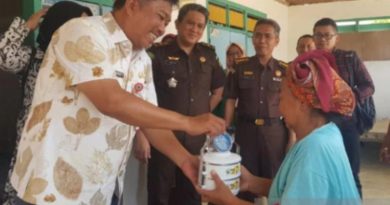 Pemkab Pamekasan alihkan program bantuan makanan lansia ke pusat.