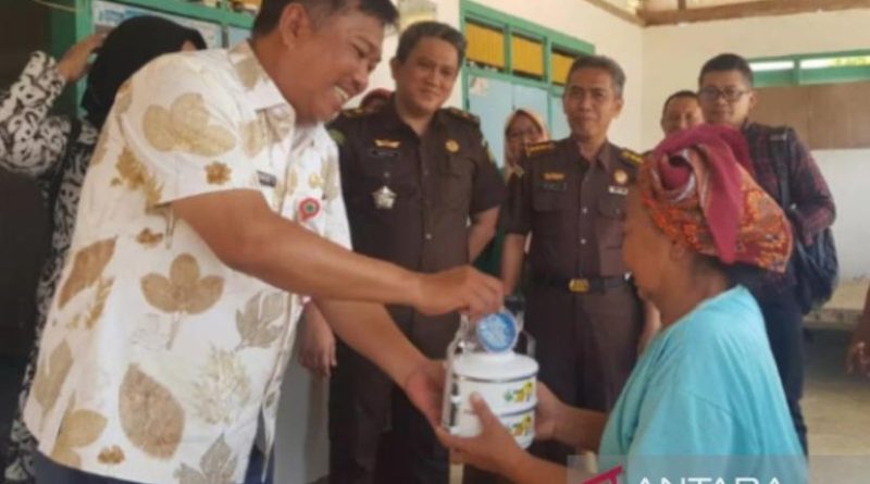 Pemkab Pamekasan alihkan program bantuan makanan lansia ke pusat.