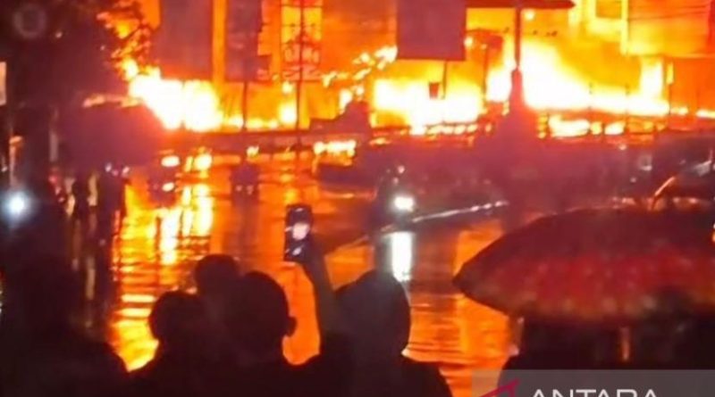 Polres Cianjur catat kebakaran berasal dari truk tangki BBM.