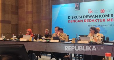 Kepala Eksekutif Pengawas Perbankan Otoritas Jasa Keuangan (OJK) Dian Ediana Rae memberikan paparan dalam pertemuan dengan redaktur media massa di Bandung, Jawa Barat, Sabtu (2/8/2025).