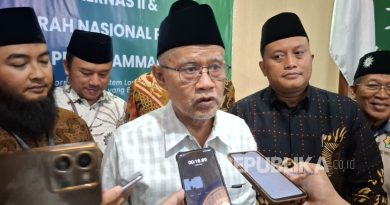 Ketua Umum PP Muhammadiyah Haedar Nashir dalam kegiatan Rapat Kerja Nasional (Rakernas) II dan Muzakarah Nasional Perhajian II Lembaga Pembinaan Haji dan Umrah (LPHU) Pimpinan Pusat Muhammadiyah dan Aisyiyah, Jumat (7/11/2025).