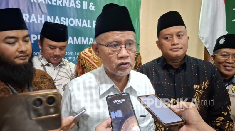 Ketua Umum PP Muhammadiyah Haedar Nashir dalam kegiatan Rapat Kerja Nasional (Rakernas) II dan Muzakarah Nasional Perhajian II Lembaga Pembinaan Haji dan Umrah (LPHU) Pimpinan Pusat Muhammadiyah dan Aisyiyah, Jumat (7/11/2025).