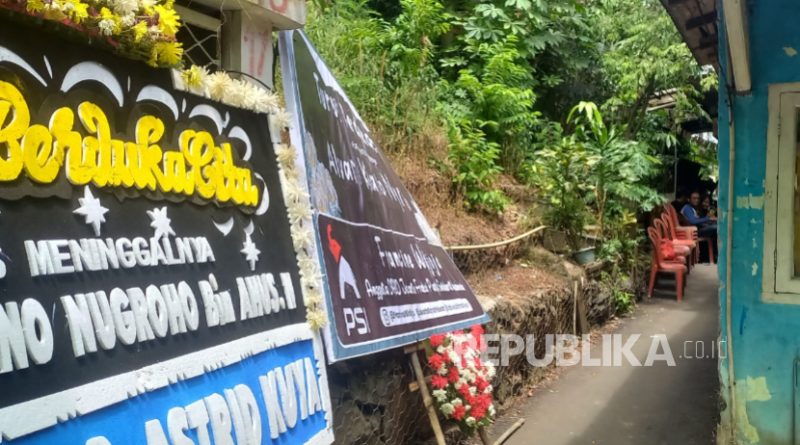 Suasana rumah duka Alvaro di kawasan Bintaro, Kecamatan Pesanggrahan, Jakarta Selatan, Senin (24/11/2025).