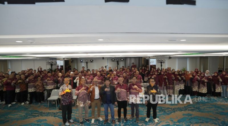 GENPRO menggelar Presidential Summit 2025 untuk meneguhkan khittah dan pergantian kepemimpinan di The Tower BSI, Jakarta, Sabtu (29/11/2025).