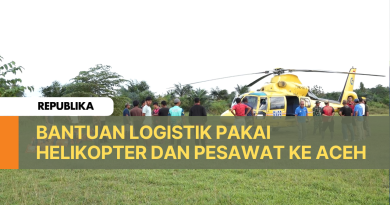 Helikopter BNPB mengirimkan bantuan ke Aceh Tamiang, Aceh.