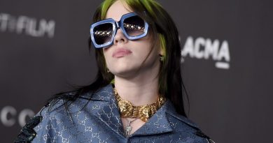 Penyanyi asal AS, Billie Eilish. menyampaikan kritik tajam terhadap para miliarder saat menerima Music Innovator Award dalam acara WSJ Magazine Innovator Awards 2025 pada Rabu (29/10/2025) waktu Amerika Serikat (AS).