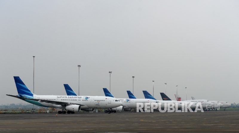 Pesawat Garuda Indonesia. PT Garuda Indonesia (Persero) Tbk (GIAA) membuka peluang kembali menggelar aksi korporasi berupa Penambahan Modal dengan Memberikan Hak Memesan Efek Terlebih Dahulu (PMHMETD) atau rights issue pada 2026.