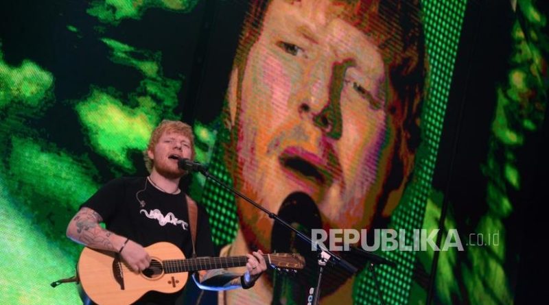 Penyanyi asal Inggris, Ed Sheraan. Ed Sheeran berbagi kisah inspiratif mengenai perjalanan transformasinya yang berhasil menurunkan berat badan hingga lebih dari 14 kilogram dalam lima tahun terakhir.