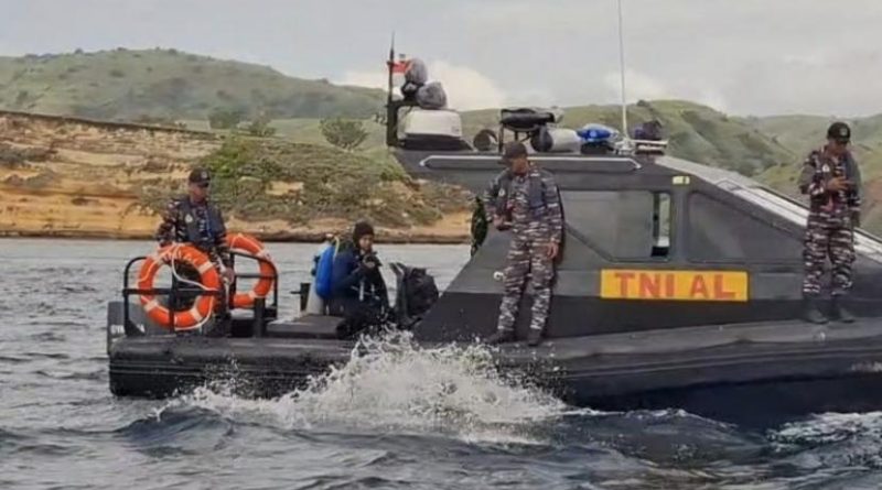 TNI AL kerahkan alutsista cari korban kapal tenggelam di Labuan Bajo.