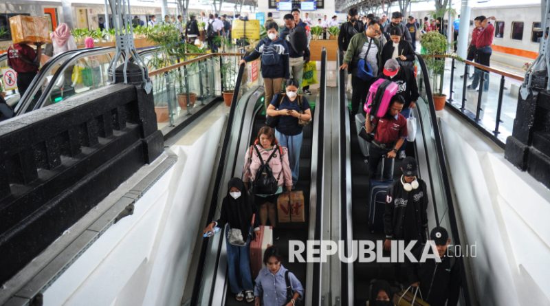 Menteri Perhubungan Dudy Purwagandhi secara resmi membuka Pos Koordinasi (Posko) Pusat Angkutan Natal 2025 dan Tahun Baru 2026 di Kantor Pusat Kementerian Perhubungan, Jakarta, Kamis (18/12/2025).  (ilustrasi)