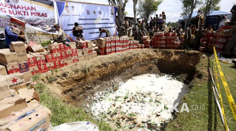 Pemkot dan Polresta Gorontalo Musnahkan 19.754 Botol Miras Ilegal