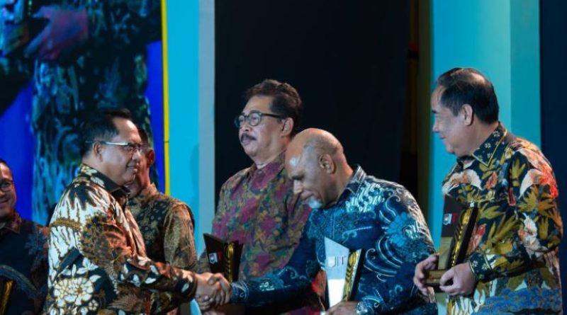 Pemprov Papua Tengah raih apresiasi kinerja pemerintah daerah.